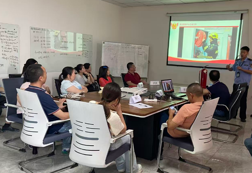 Chongqing Wholechaintech spouští komplexní iniciativu pro školení v oblasti bezpečnosti s cílem posílit kulturu bezpečnosti na pracovišti Chongqing Wholechaintech spouští komplexní iniciativu pro školení v oblasti bezpečnosti s cílem posílit kulturu bezpečnosti na pracovišti