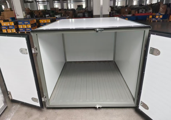 Průvodce krok za krokem: Jak sestavit Wholechaintech Universal Cargo Box